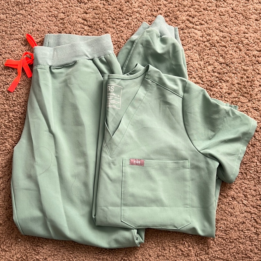 Figs Green Scrub Set with Red Accents